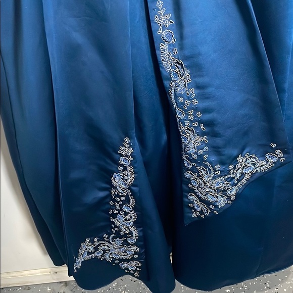 David's Bridal Teal Embroidered V-Neck Sleeveless dress gown - back shown first - Picture 8 of 10